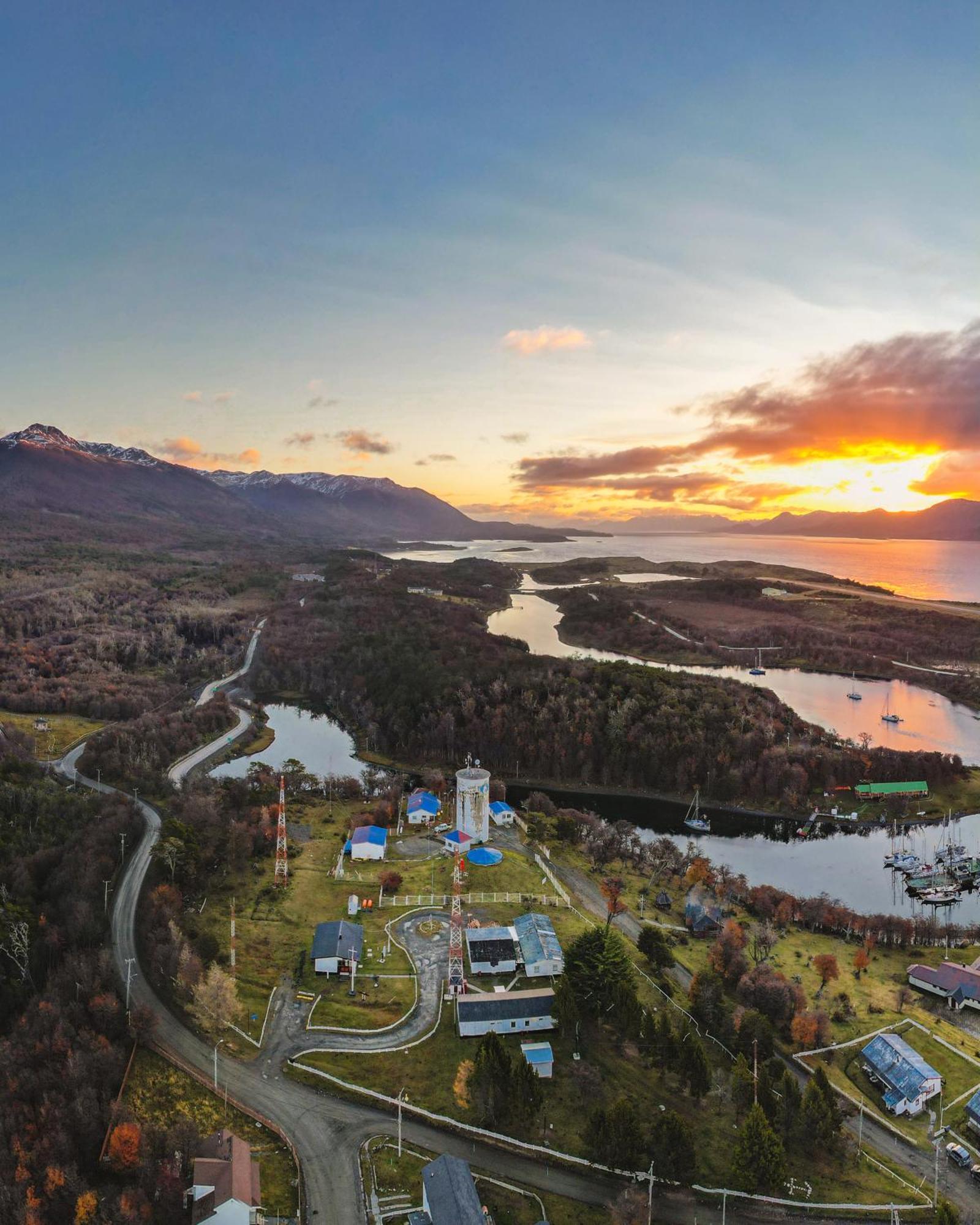Hotel Fiofio Spa Puerto Williams Exterior photo